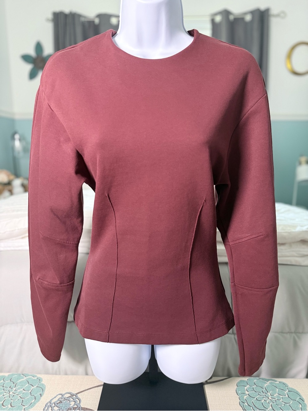 Zara Long-Sleeve Form Fitting Crewneck Top in Burgundy